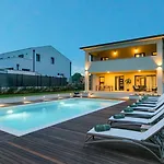 Villa Modern Amoroso With Pool In Porec Nova Vas (Porec)