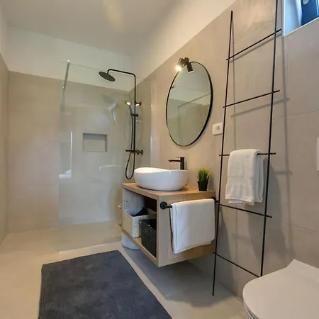 Modern Amoroso With Pool In Porec *