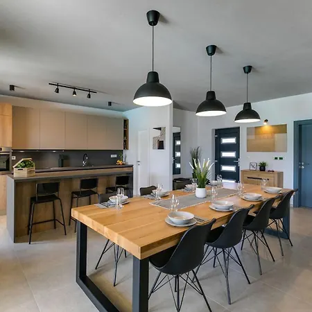 Modern Amoroso With Pool In Porec *