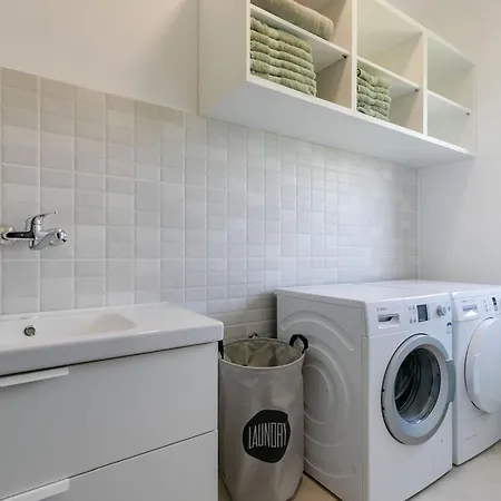 Modern Amoroso With Pool In Porec