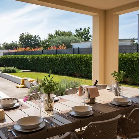 Modern Amoroso With Pool In Porec فيلة