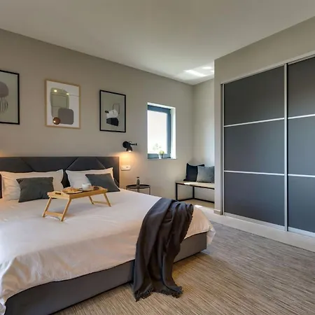 فيلة Modern Amoroso With Pool In Porec