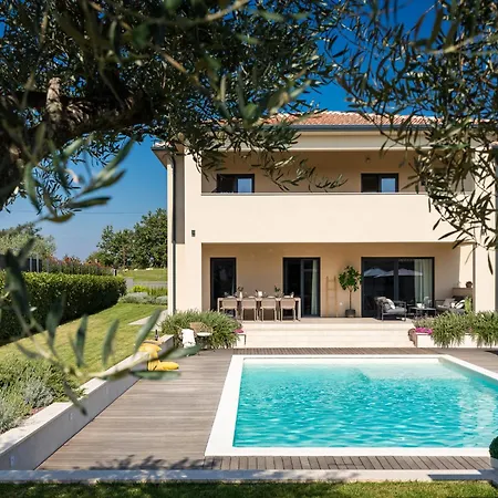 Modern Amoroso With Pool In Porec فيلة