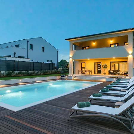 Vila Modern Amoroso With Pool In Porec Nova Vas (Porec)