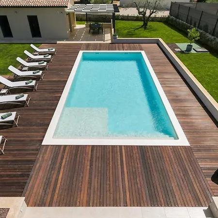 Vila Modern Amoroso With Pool In Porec *
