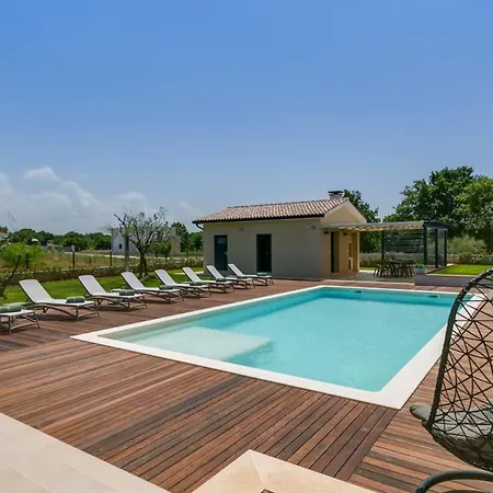 Vila Modern Amoroso With Pool In Porec
