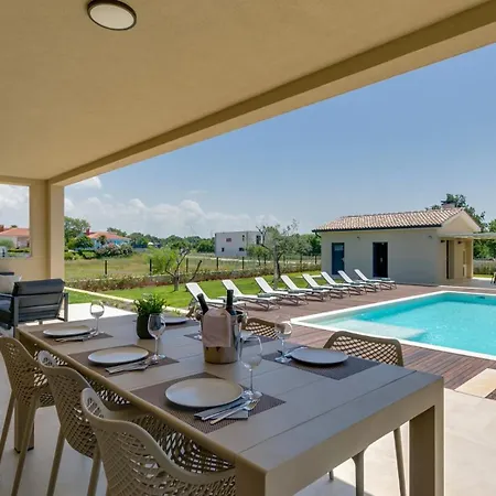 Modern Amoroso With Pool In Porec * Nova Vas (Porec)