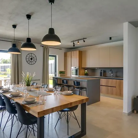Modern Amoroso With Pool In Porec * Nova Vas (Porec)