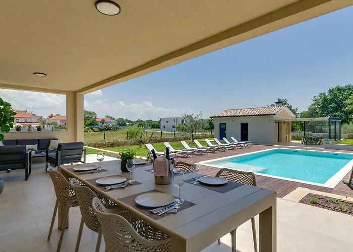 Modern Amoroso With Pool In Porec * Nova Vas (Porec)