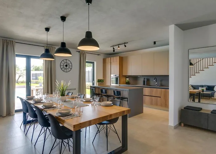 Modern Amoroso With Pool In Porec * Nova Vas (Porec)