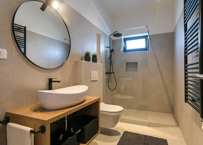 Modern Amoroso With Pool In Porec * Nova Vas (Porec)