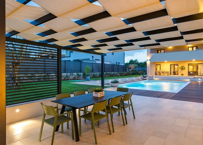 Modern Amoroso With Pool In Porec Vila *