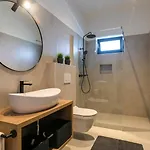 Modern Amoroso With Pool In Porec * Nova Vas (Porec)