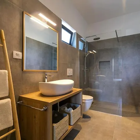 Modern Amoroso With Pool In Porec * Nova Vas (Porec)