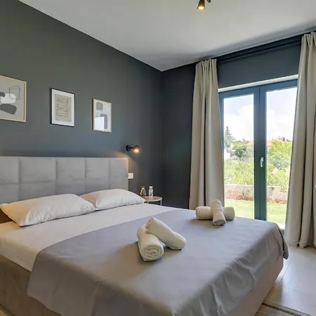Modern Amoroso With Pool In Porec Villa Nova Vas (Porec)