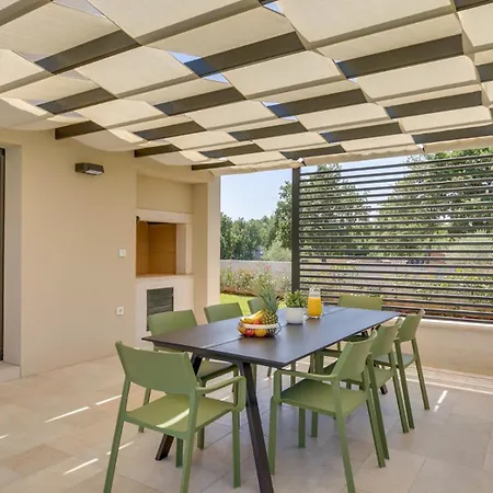 Modern Amoroso With Pool In Porec 빌라